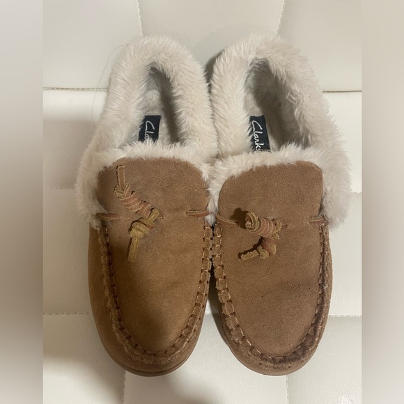 Clarks  Nubuck Moccasin - Picture 2 of 8